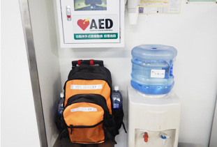 AED、緊急防災リュック、水サーバーの常時